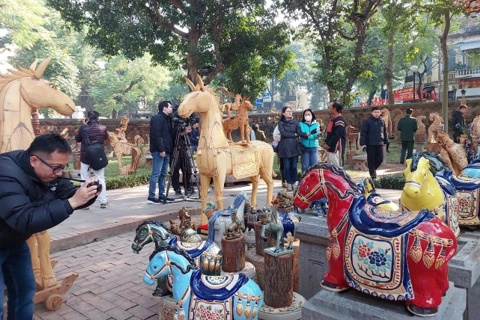 "Horses in the city" exhibition highlights Vietnam’s enduring spirit ahead of Tet
