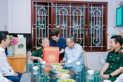 Hanoi plans US$7-million gifts to national contributors