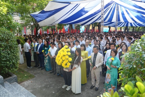 Century-old Chu Van An High School bustles on the new school year
