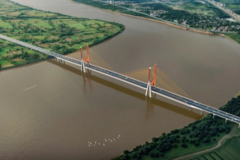 Hanoi signs contract with nine investors to build Ngoc Hoi Bridge

