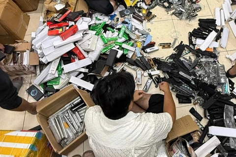 Hanoi busts online network selling hundreds of weapons
