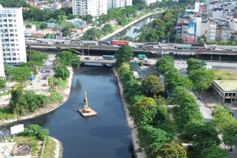 Hanoi pumps West Lake water to revive To Lich River