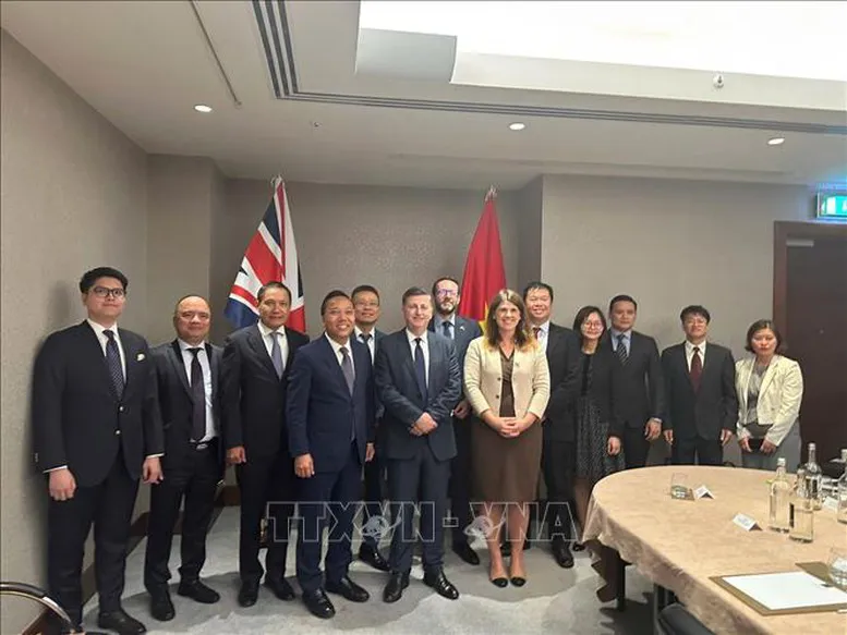 Image hình ảnh hình ảnh hình ảnh Nguyễn Hoàng Long - Vietnam, UK strengthen economic cooperation
