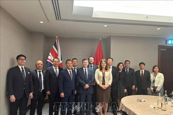 Vietnam, UK strengthen economic cooperation