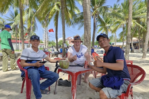 Australian tourist reunited with lost diamond ring on Hoi An beach thanks to local officers