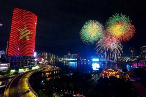 Ho Chi Minh City sky brightens in celebration of 50th anniversary of reunification
