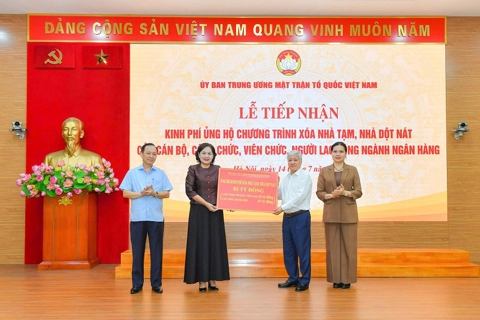 Vietnamese banking sector donates $3.2 million for national home renovation