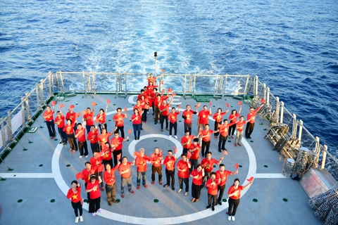 Overseas Vietnamese make emotional journey to reconnect with Spratly Islands
