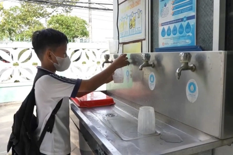 Over 5,000 students in Mekong Delta get access to clean water