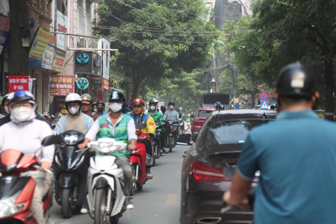 Hanoi to roll out time-based bans on polluting vehicles near pedestrian hotspots