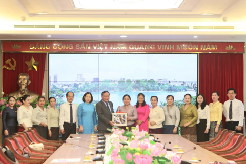 Women's associations of Hanoi and Vientiane strengthen cooperation
