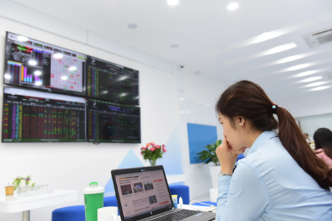 Foreign inflows into Vietnam stock market hit two-year high
