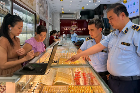 Vietnam central bank sanctions gold firms for regulatory breaches
