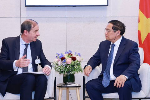 French leading corporations propose nuclear power, high-speed rail cooperation in Vietnam
