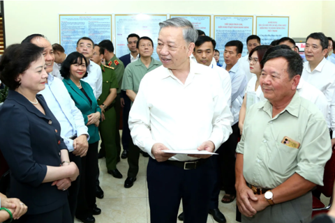 Party Chief urges Hanoi civil servants to earn public's trust