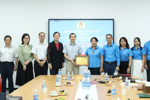 Hanoi, Beijing trade unions strengthen partnership for benefits of workers
