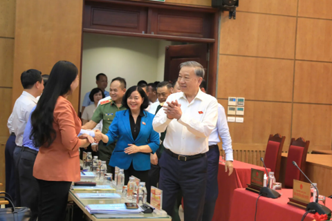 Vietnam must leap ahead through science and technology: Party chief