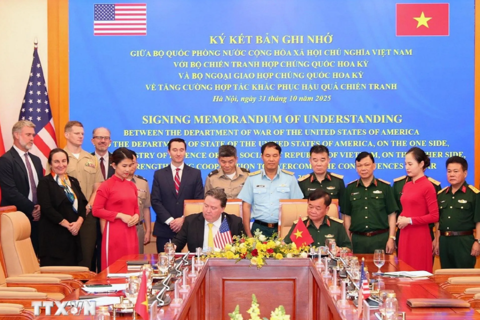 Vietnam, US sign deal to boost war legacy cooperation
