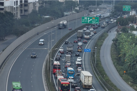 Orderly traffic marks mass return to Hanoi at close of 2026 holiday