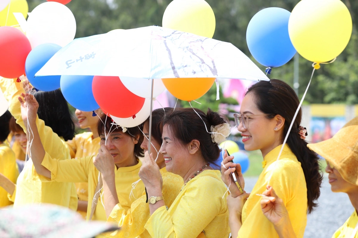 Buddhists at Vesak 2025