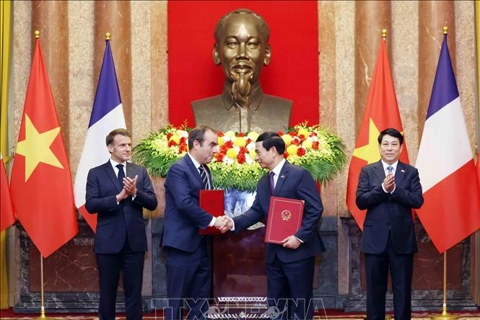Vietnam, France ink agreements during Macron’s visit