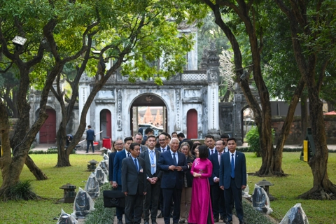 EC President tours Temple of Literature on official visit
