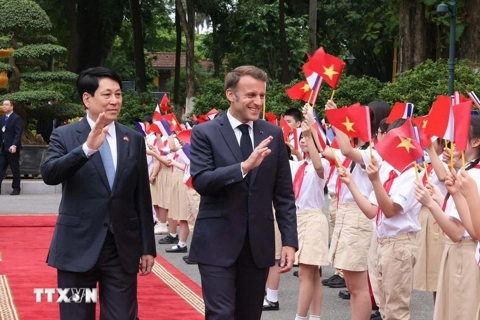 President Macron visits Hanoi, opens Southeast Asia tour
