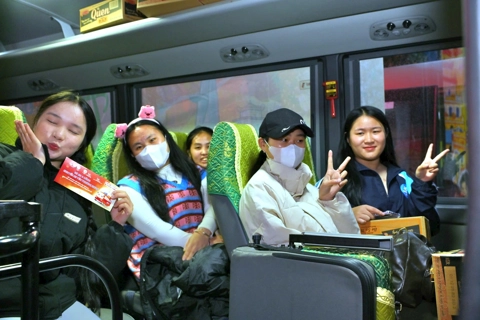 “Loving Bus” brings students home for Tet