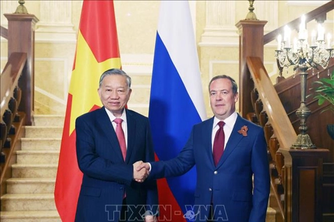 Vietnam, Russia reinforce political trust in To Lam visit