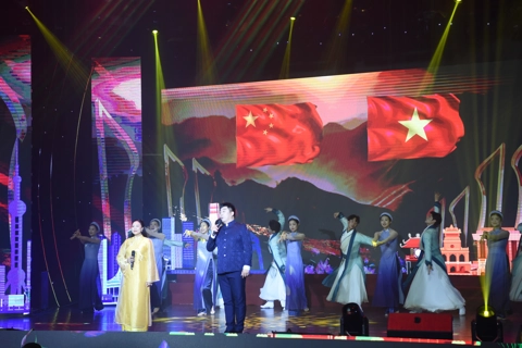 Vietnam’s leaders extend congratulations on China’s National Day
