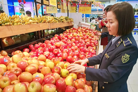 Government orders ministries to ensure stable supplies and prices ahead of Tet