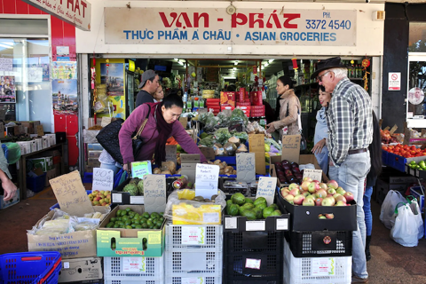 Vietnam urged to tap young overseas Vietnamese for global trade growth
