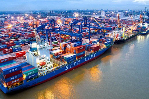 Vietnam sets new trade record as import–export turnover nears $840 billion
