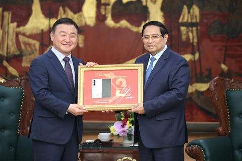 Samsung Vietnam produces two billion phones in 16 years
