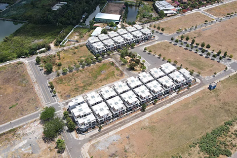 Infrastructure plans fuel surge in Hanoi suburban land auctions
