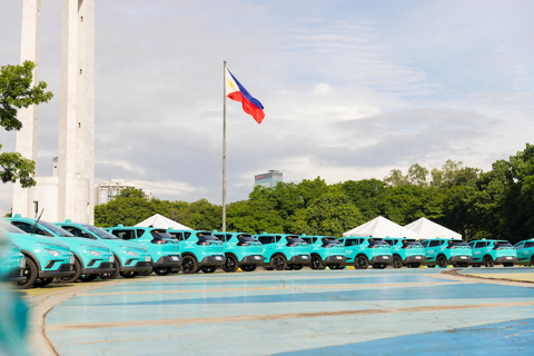 Vietnam's firm launches the Philippines' first electric taxi service
